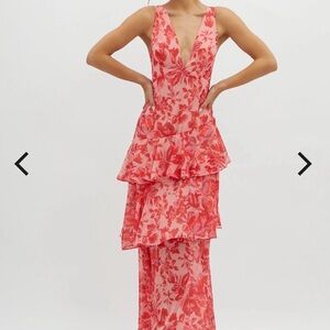 Chic Floral V-Neck Maxi Dress in Red